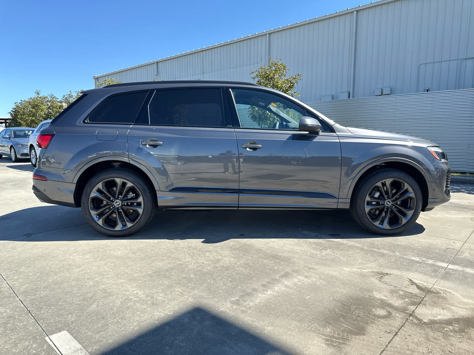 2025 Audi Q7 55 Premium Plus photo 4