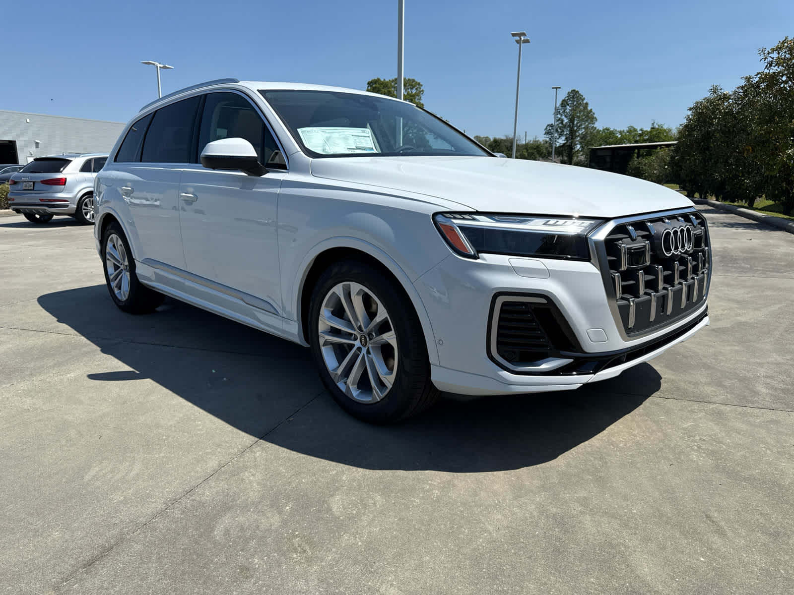 2025 Audi Q7 55 Prestige photo 3