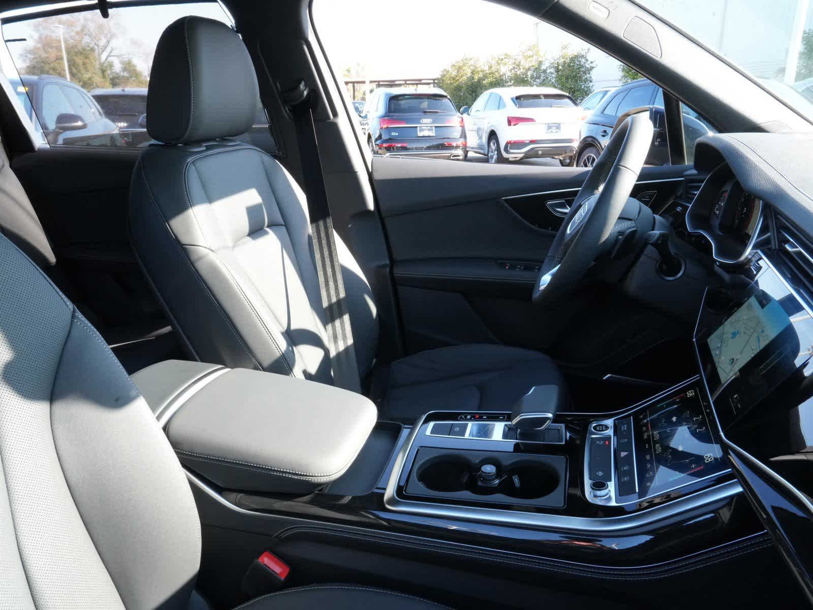 2025 Audi Q7 Premium Plus - Photo 8