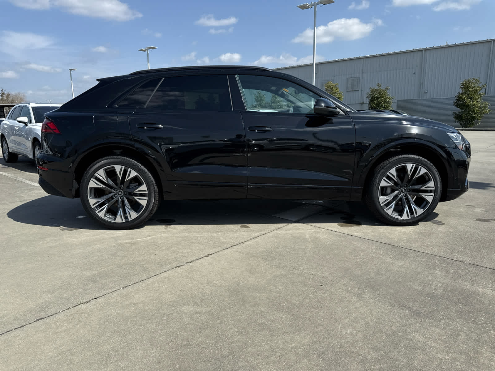 2025 Audi Q8 55 Premium Plus photo 4