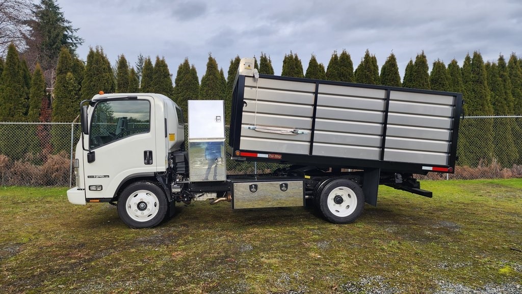 2024 Isuzu NPR HD's photo