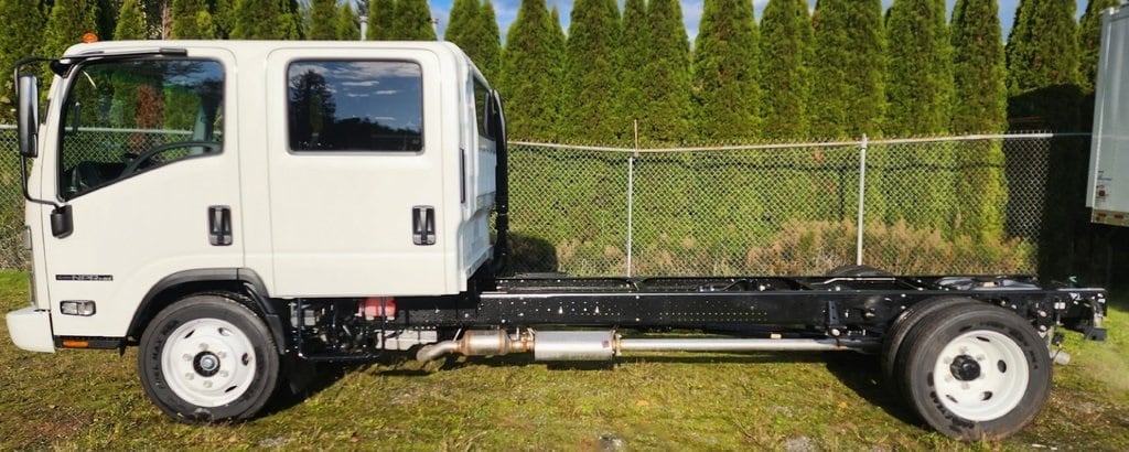 2024 Isuzu NPR HD's photo