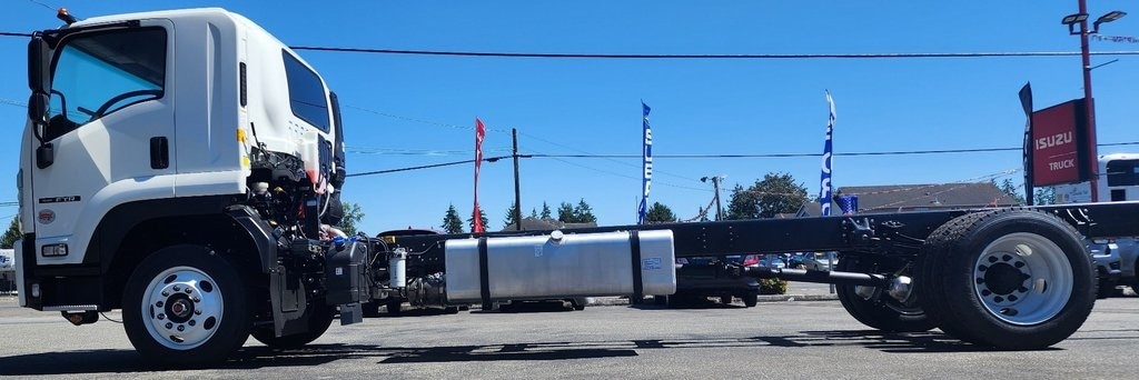 2025 Isuzu FTR's photo