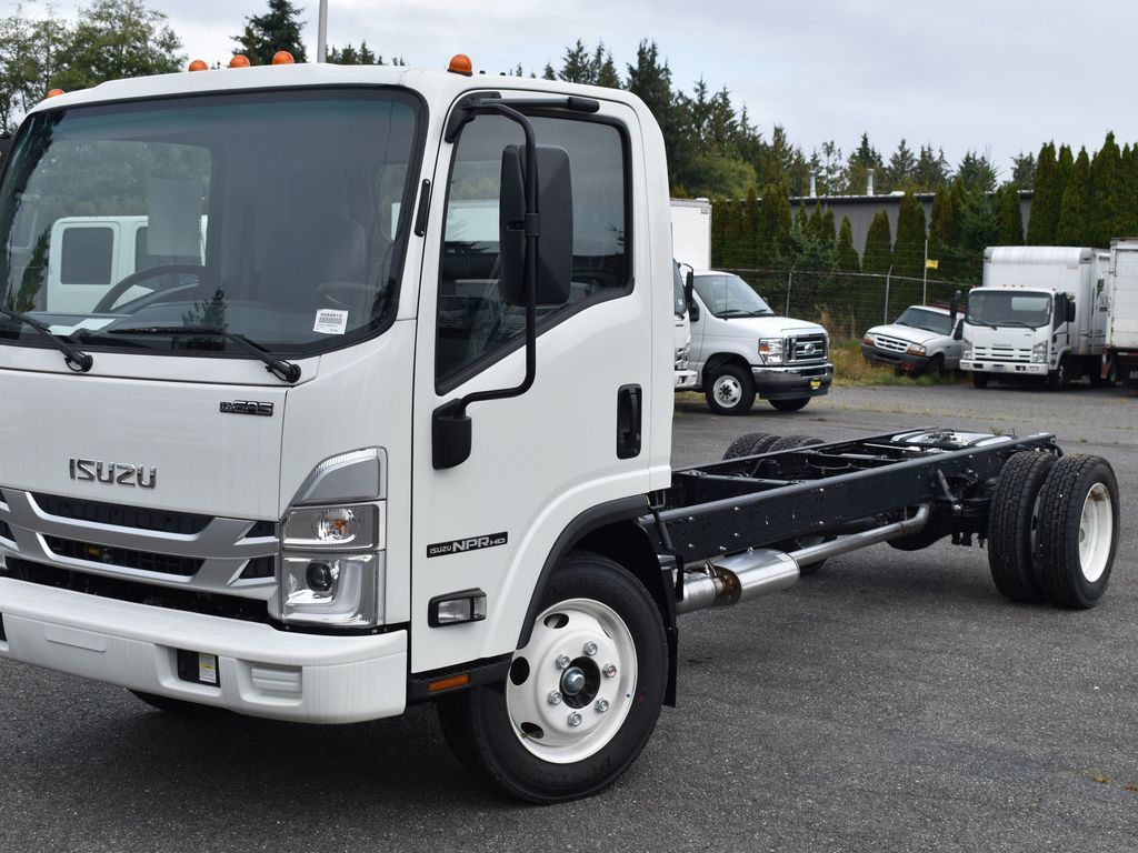 2025 Isuzu NPR-HD's photo