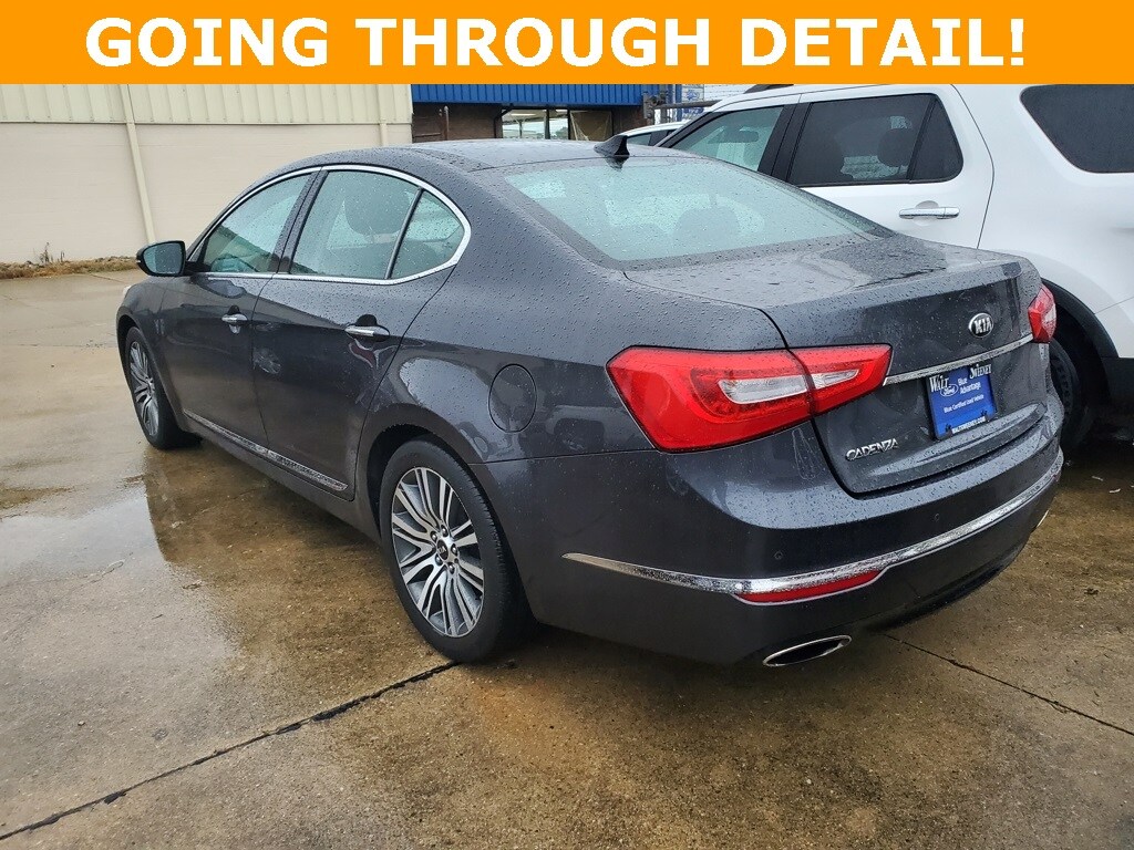 2016 Kia Cadenza Premium photo 3