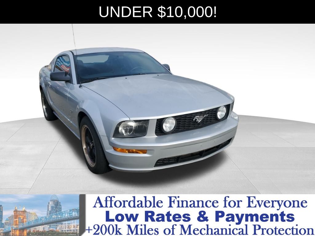 2005 Ford Mustang GT Deluxe's photo