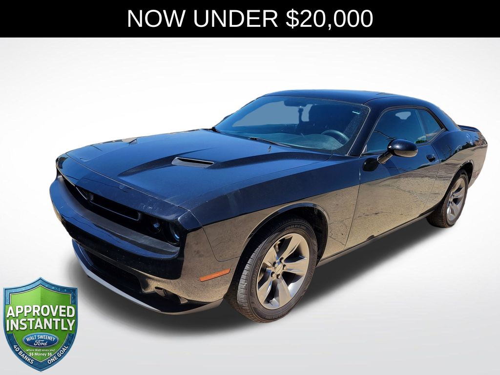 2019 Dodge Challenger SXT Auto's photo