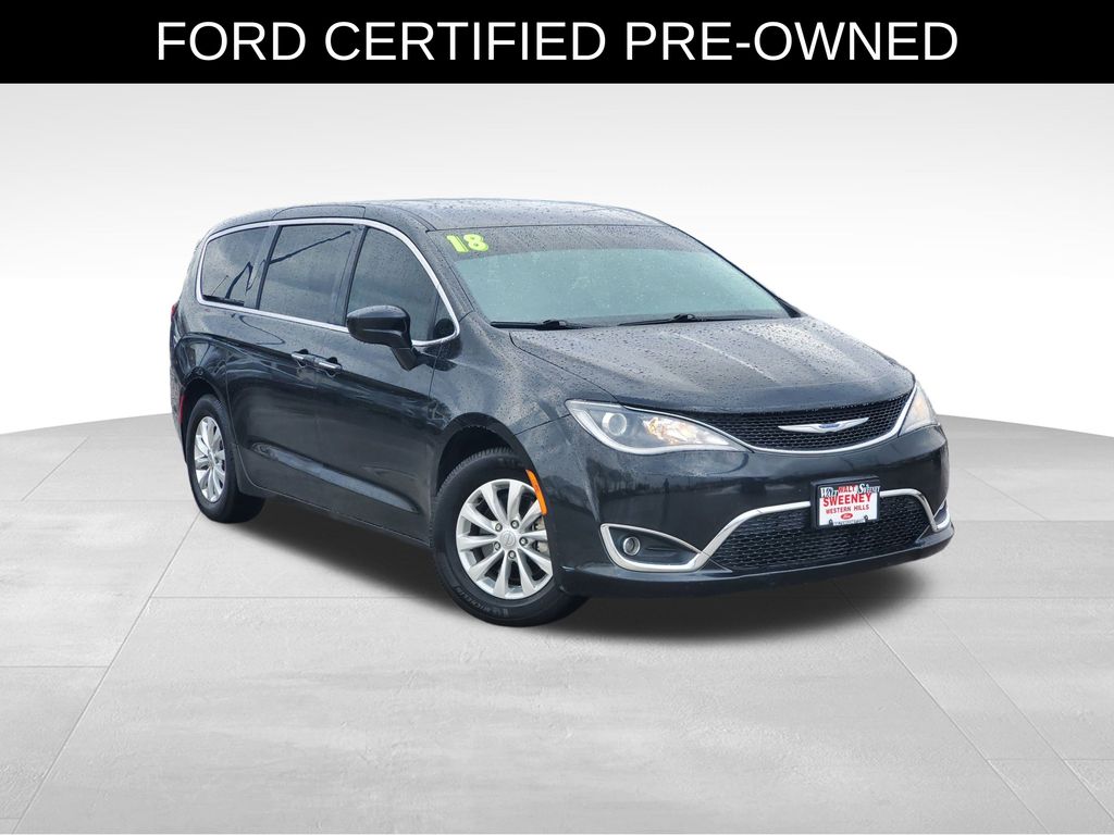 2018 Chrysler Pacifica Touring Plus's photo