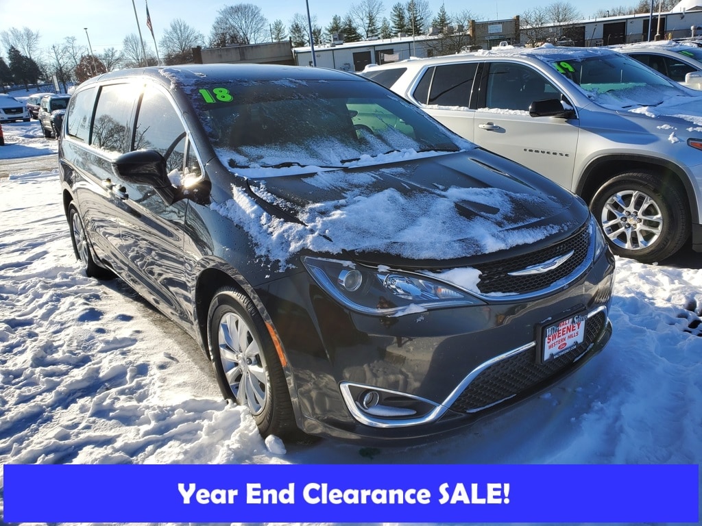 2018 Chrysler Pacifica Touring Plus's photo