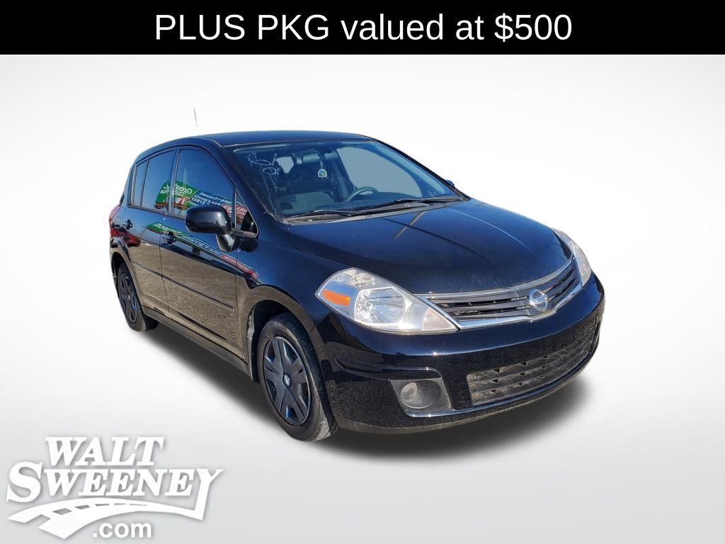 2012 Nissan Versa S's photo