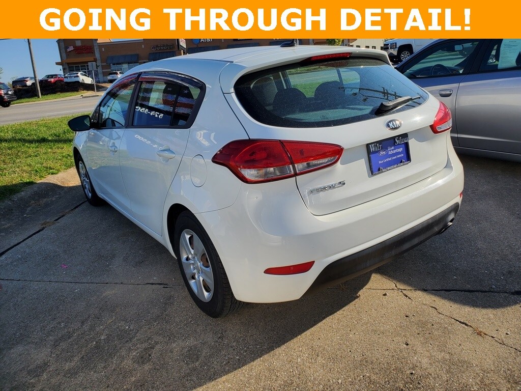 2017 Kia Forte LX photo 3