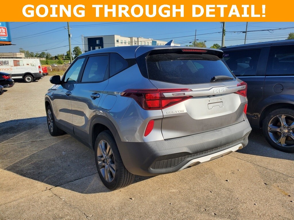 2023 Kia Seltos LX photo 3