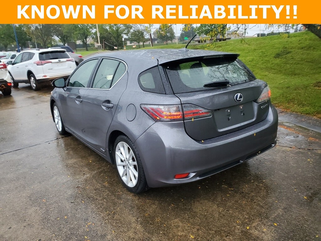 2013 Lexus CT 200h photo 2