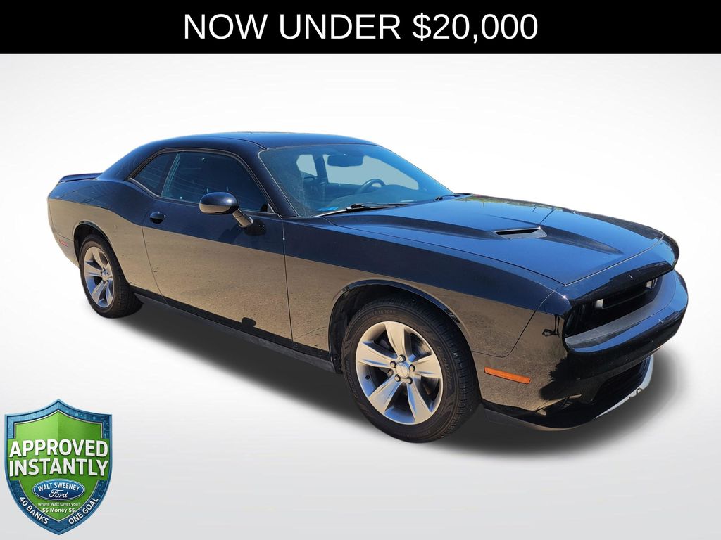 2019 Dodge Challenger SXT Auto's photo