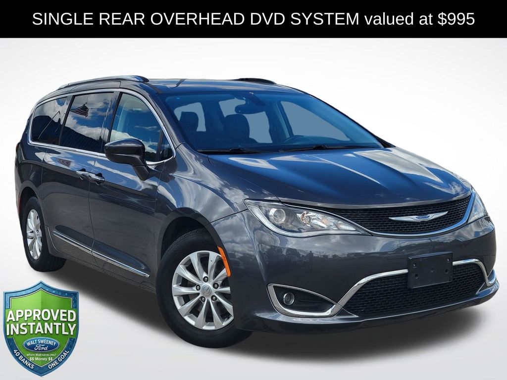 2019 Chrysler Pacifica Touring L's photo