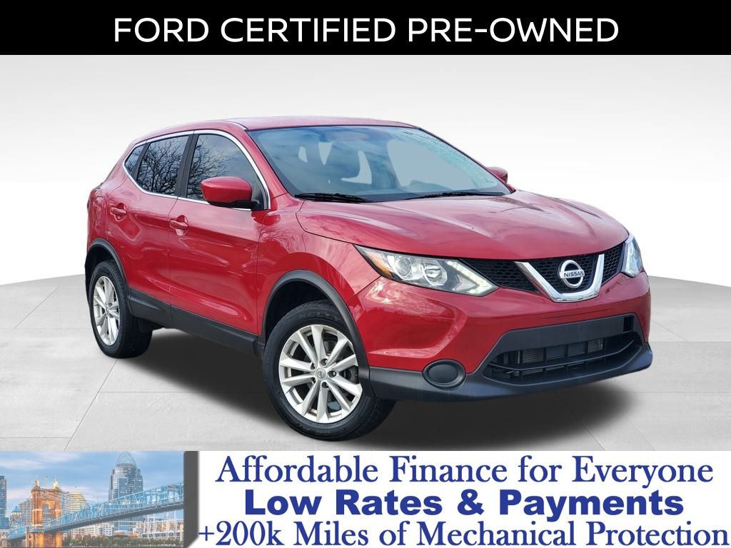 2017 Nissan Rogue Sport S's photo