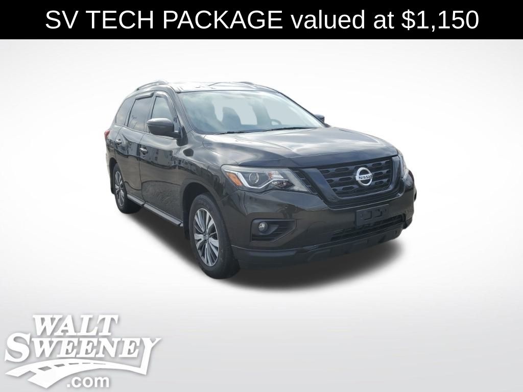2017 Nissan Pathfinder SV's photo