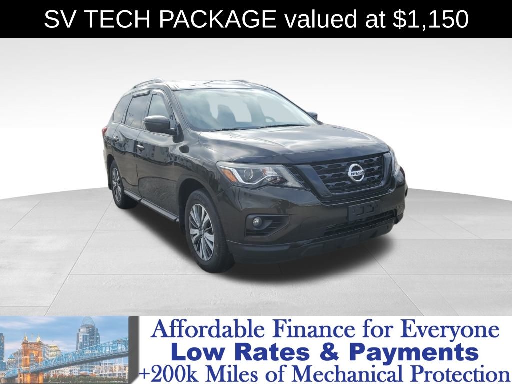 2017 Nissan Pathfinder SV's photo
