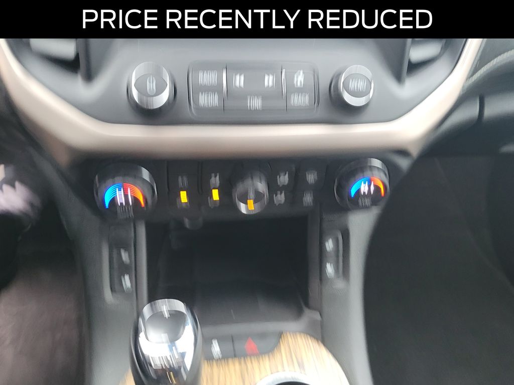 2017 GMC Acadia Denali - Photo 25