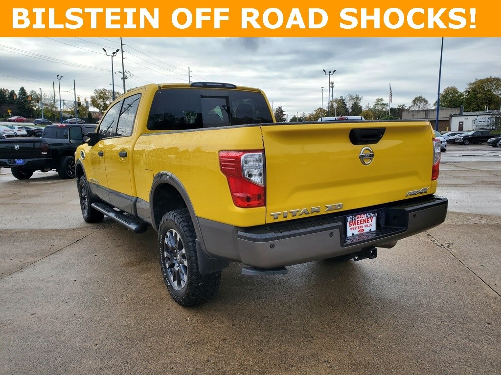 2018 Nissan Titan PRO-4X photo 3
