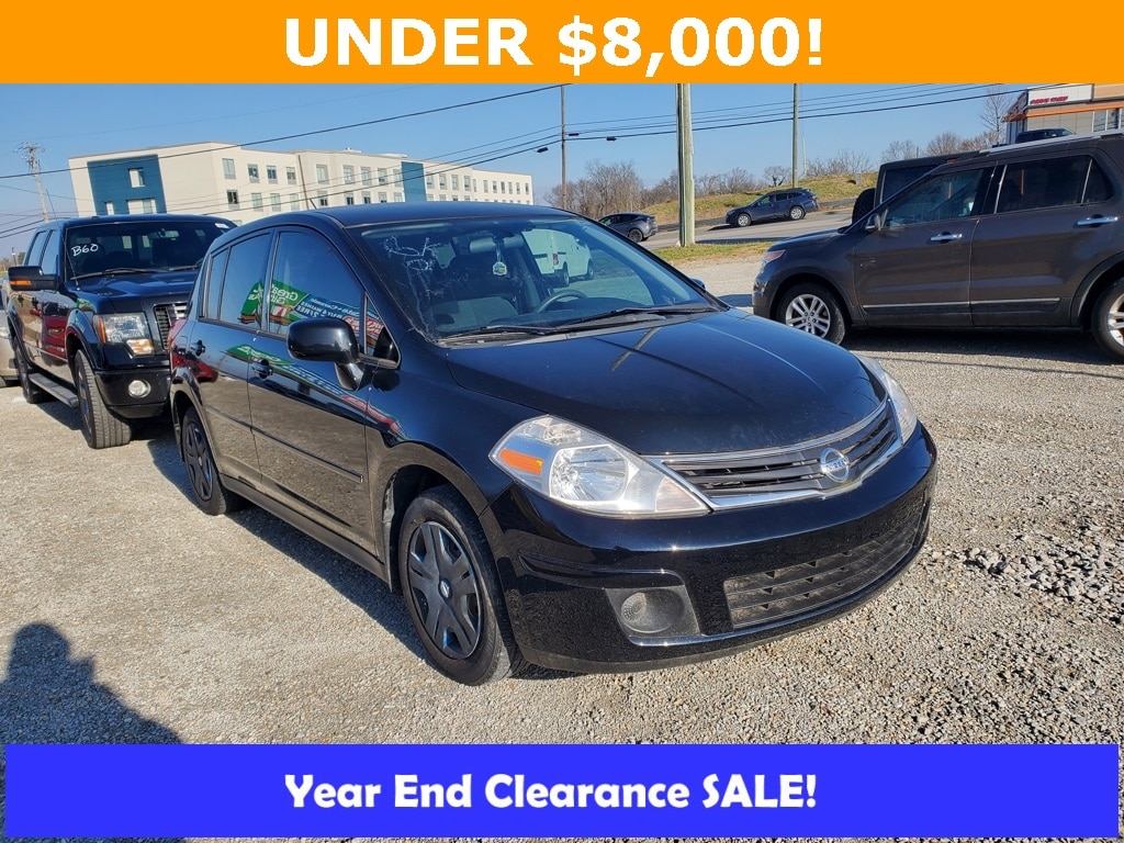 2012 Nissan Versa S's photo