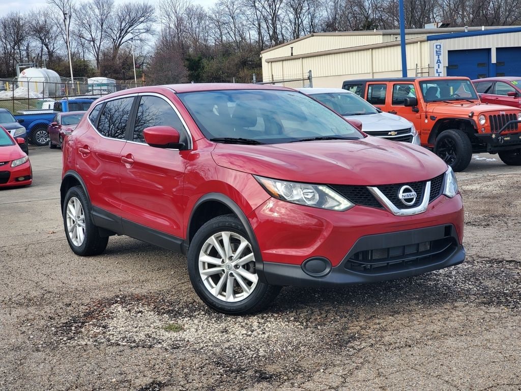 2017 Nissan Rogue Sport S's photo