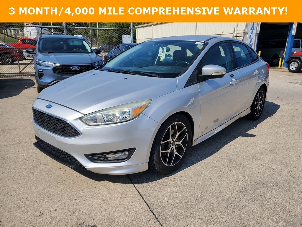 2016 Ford Focus SE photo 2