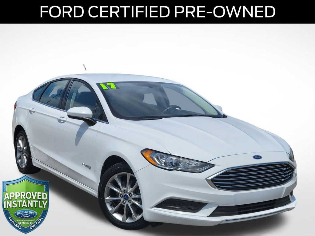 2017 Ford Fusion SE's photo