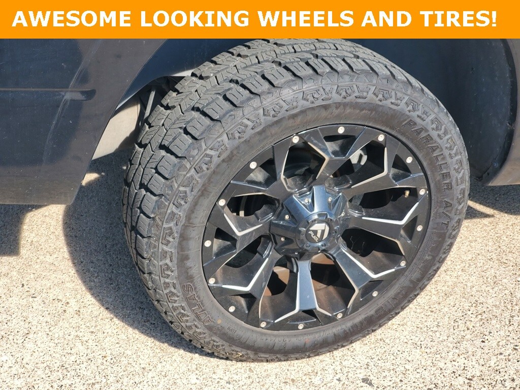 2017 Ram 1500 SLT photo 4