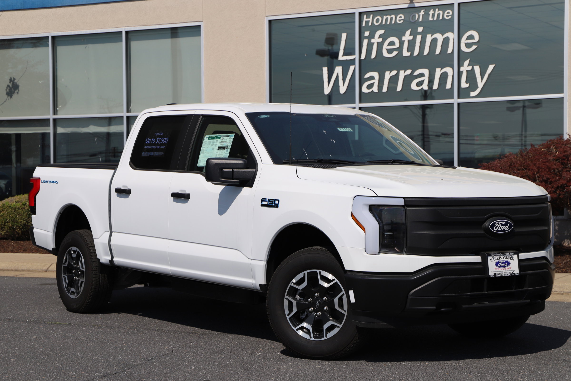 2024 Ford F-150 Lightning Pro's photo