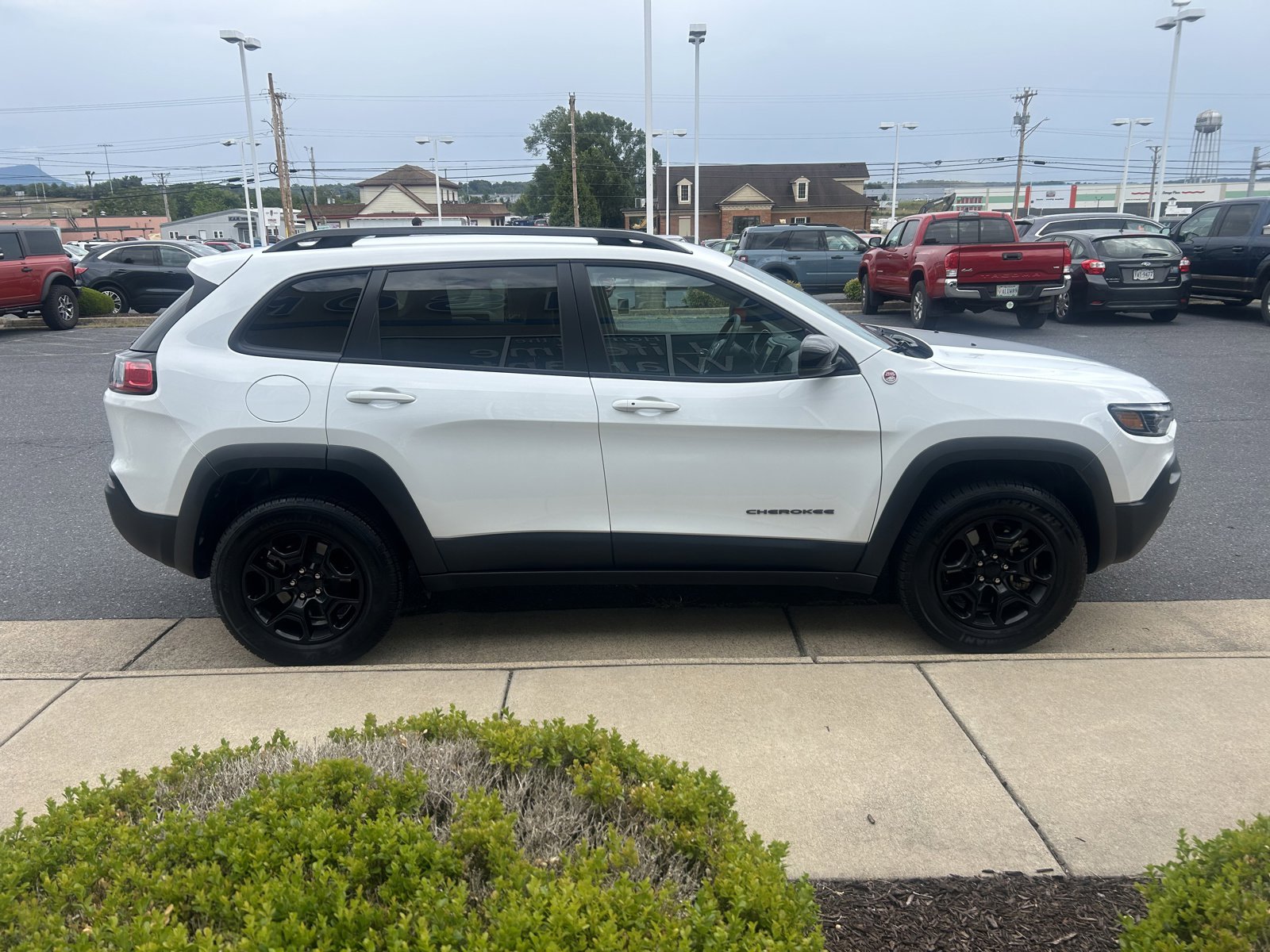 Used 2022 Jeep Cherokee Trailhawk with VIN 1C4PJMBX8ND522064 for sale in Harrisonburg, VA