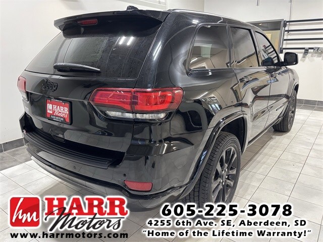 2020 Jeep Grand Cherokee Altitude photo 3