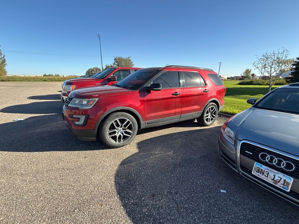 2017 Ford Explorer Sport photo 2