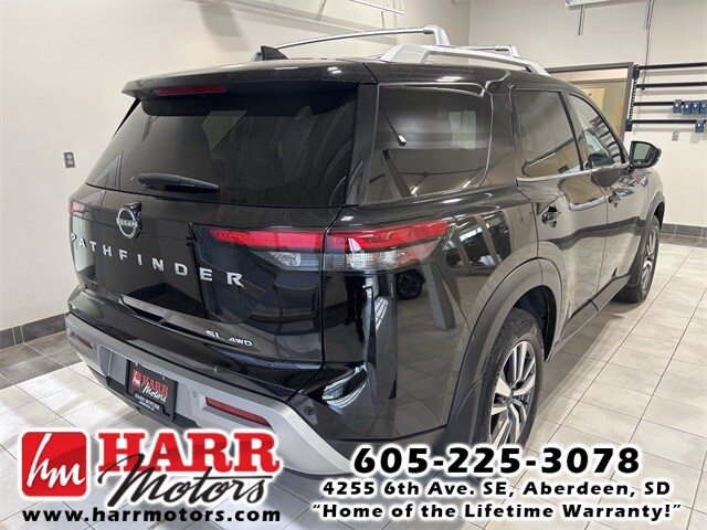 2024 Nissan Pathfinder SL photo 4
