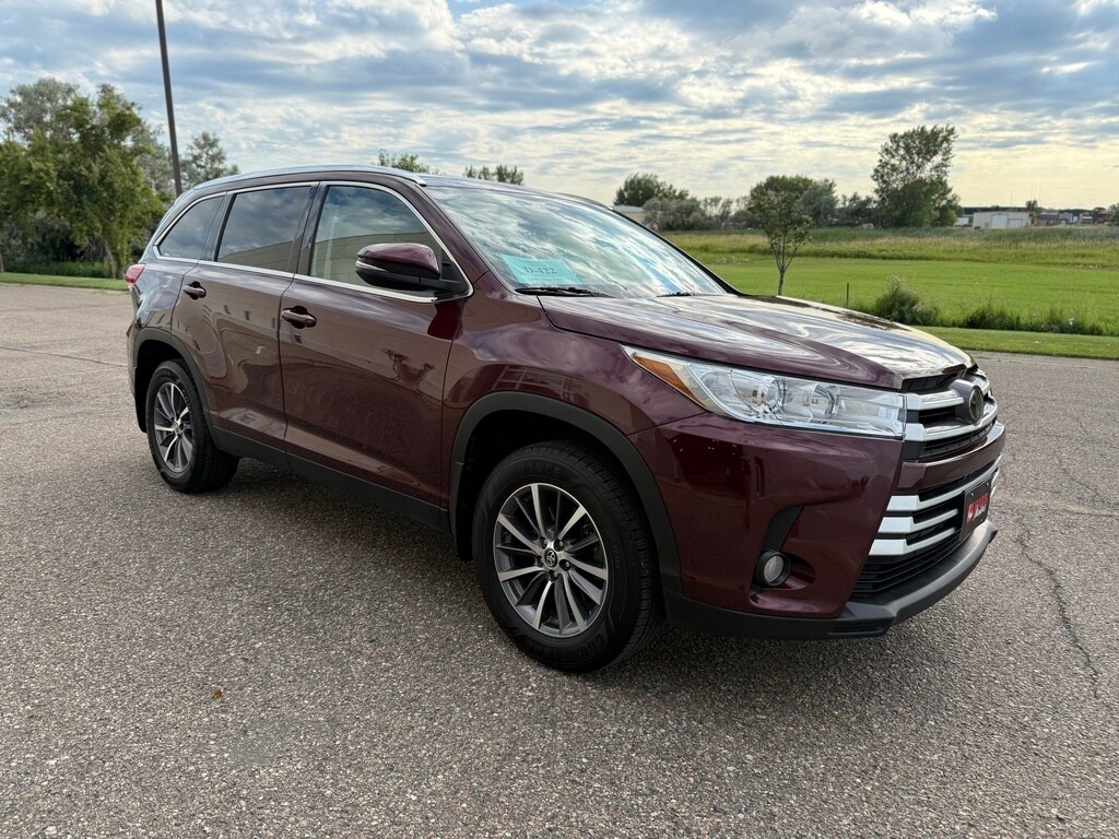 2019 Toyota Highlander Limited Platinum photo 2