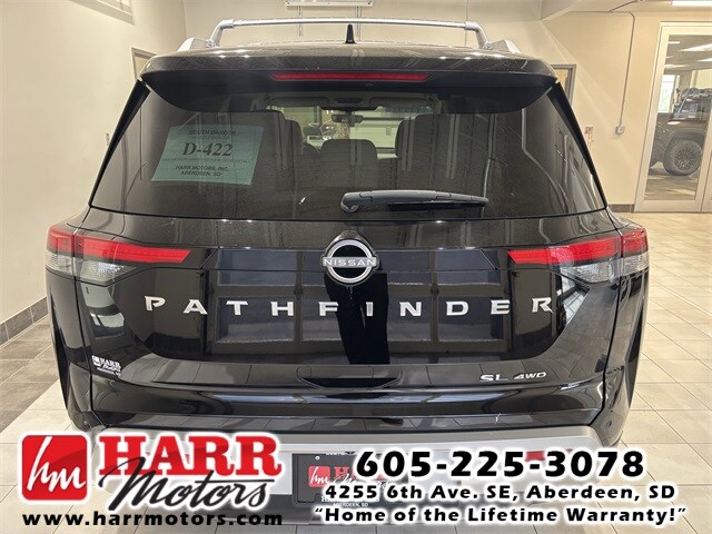 2024 Nissan Pathfinder SL photo 3