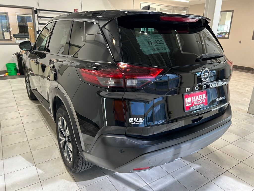2021 Nissan Rogue SV photo 2