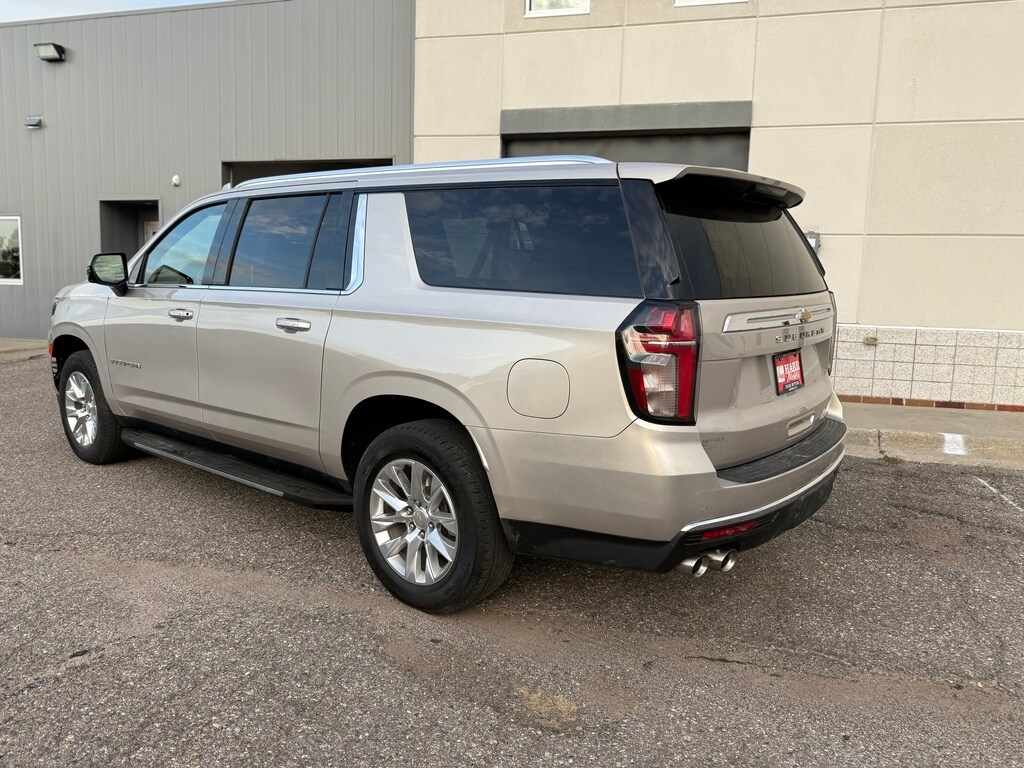 2021 Chevrolet Suburban Premier photo 2