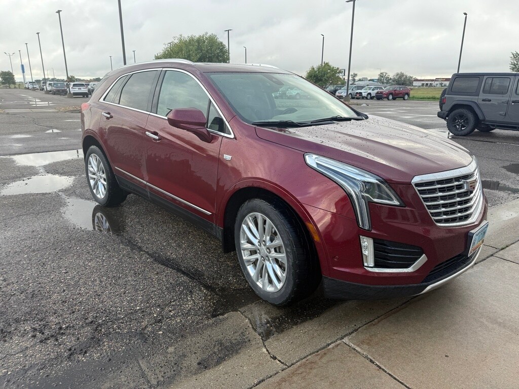 2017 Cadillac XT5 Platinum photo 2