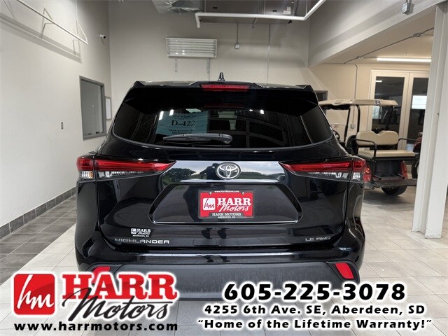 2022 Toyota Highlander LE photo 3