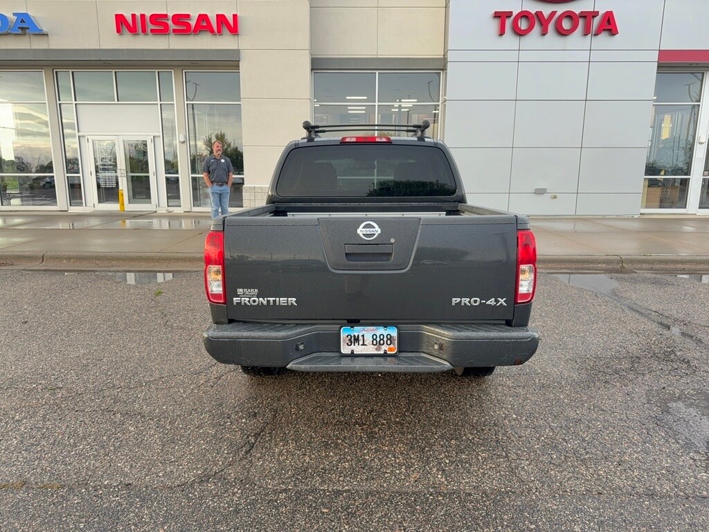 2011 Nissan Frontier PRO-4X photo 3