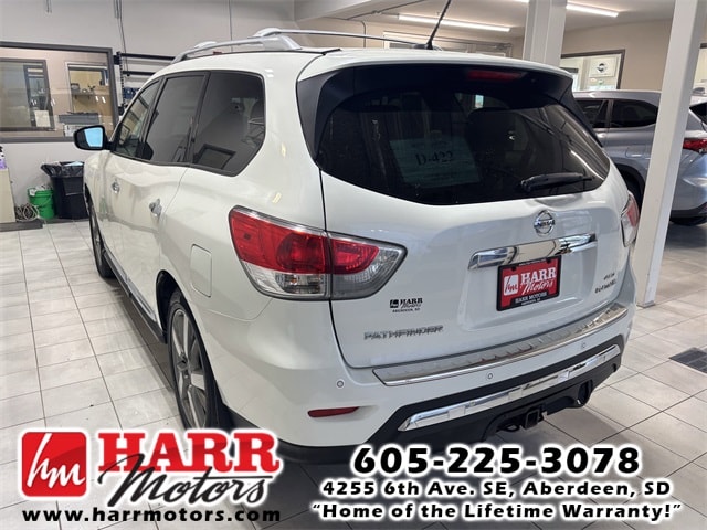 Used 2016 Nissan Pathfinder Platinum with VIN 5N1AR2MM1GC615468 for sale in Aberdeen, SD