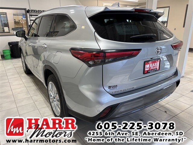 Used 2021 Toyota Highlander Limited with VIN 5TDDZRBH4MS535284 for sale in Aberdeen, SD