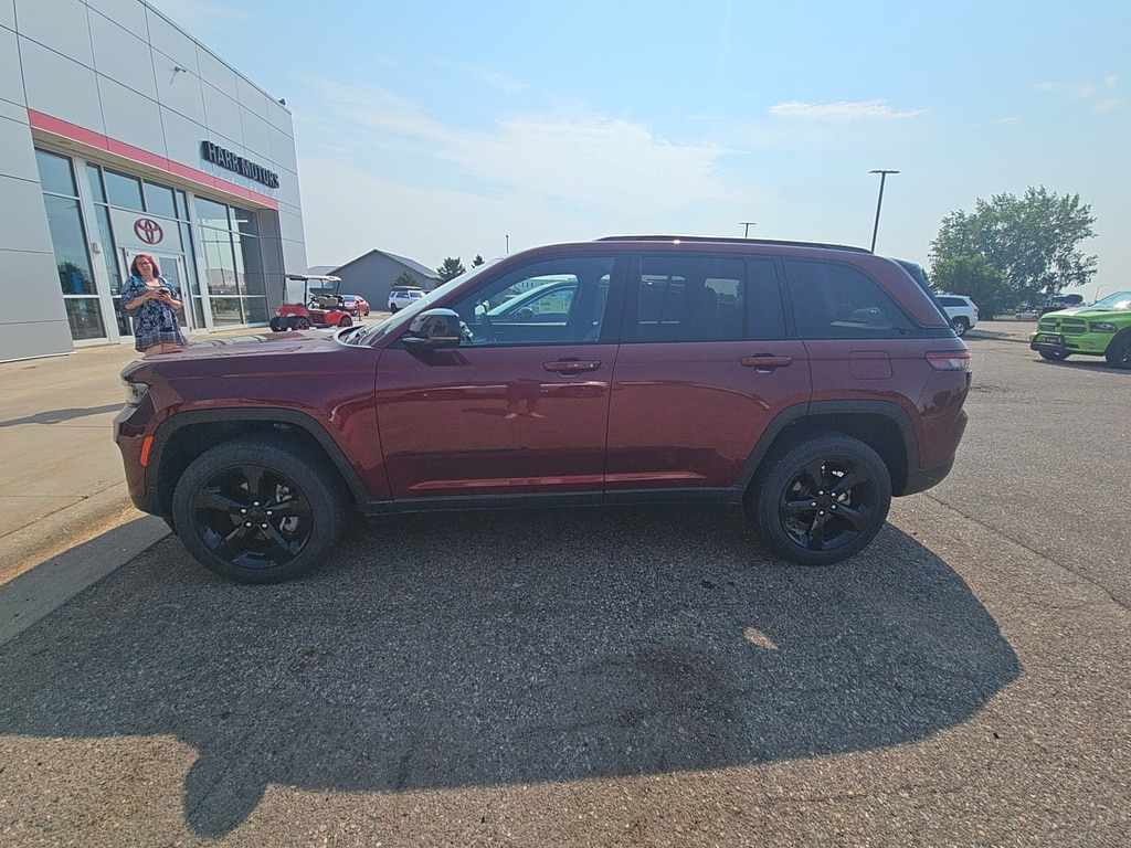 Used 2023 Jeep Grand Cherokee Altitude Sport Utility