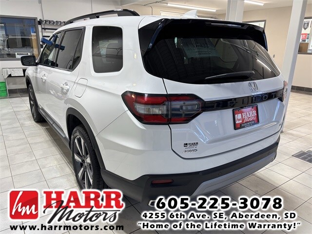 2023 Honda Pilot Touring photo 2