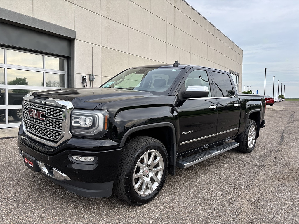 2016 GMC Sierra 4WD Crew Cab Short Box's photo