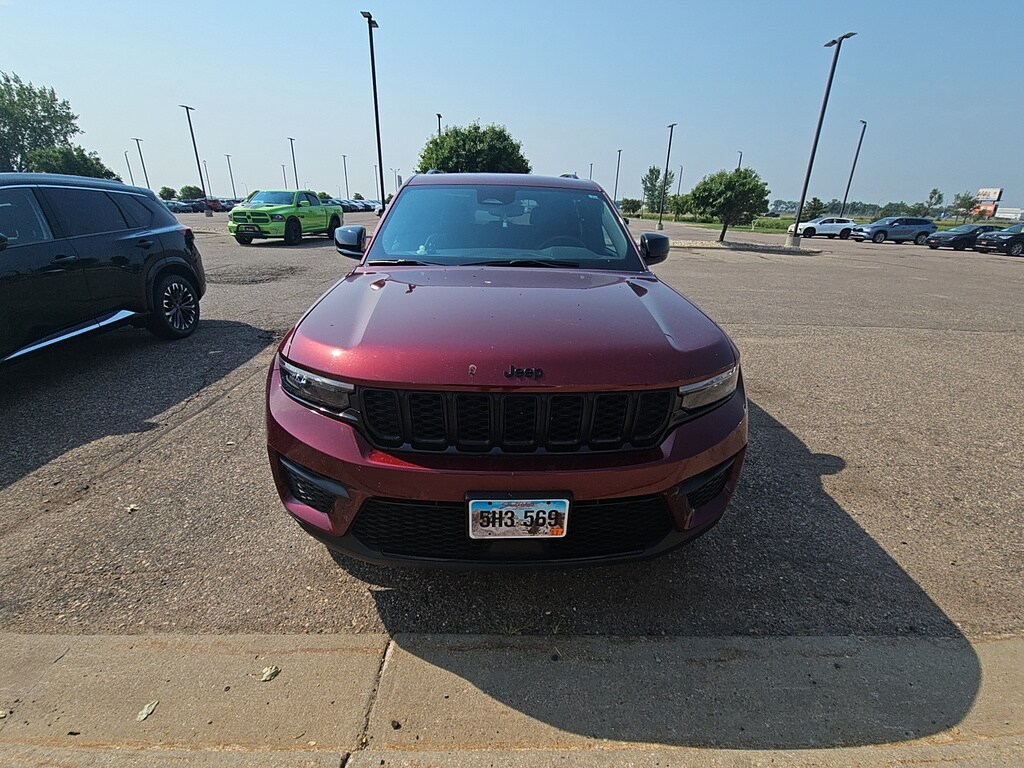 Used 2023 Jeep Grand Cherokee Altitude Sport Utility