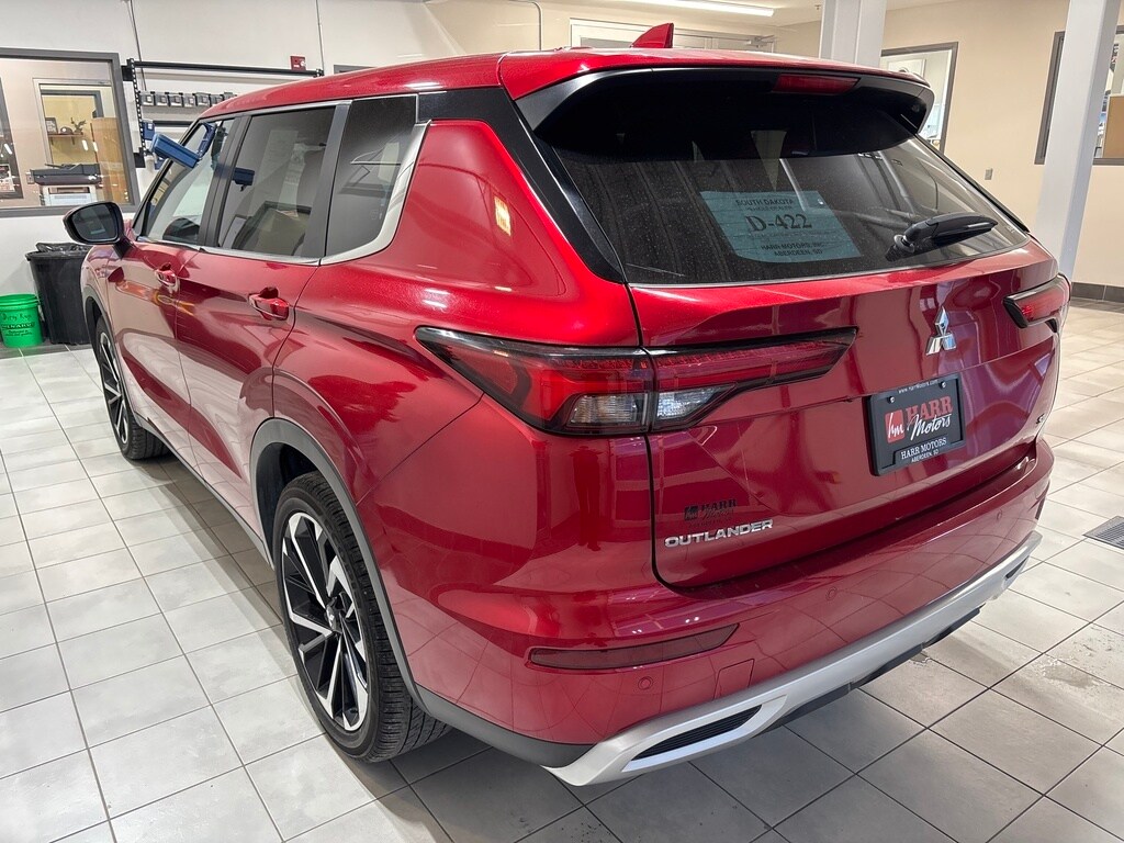 2024 Mitsubishi Outlander SE photo 2