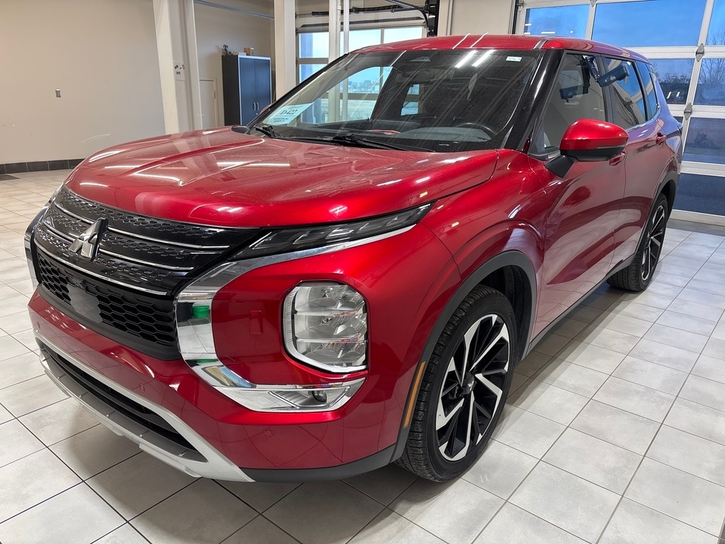 2024 Mitsubishi Outlander SE's photo