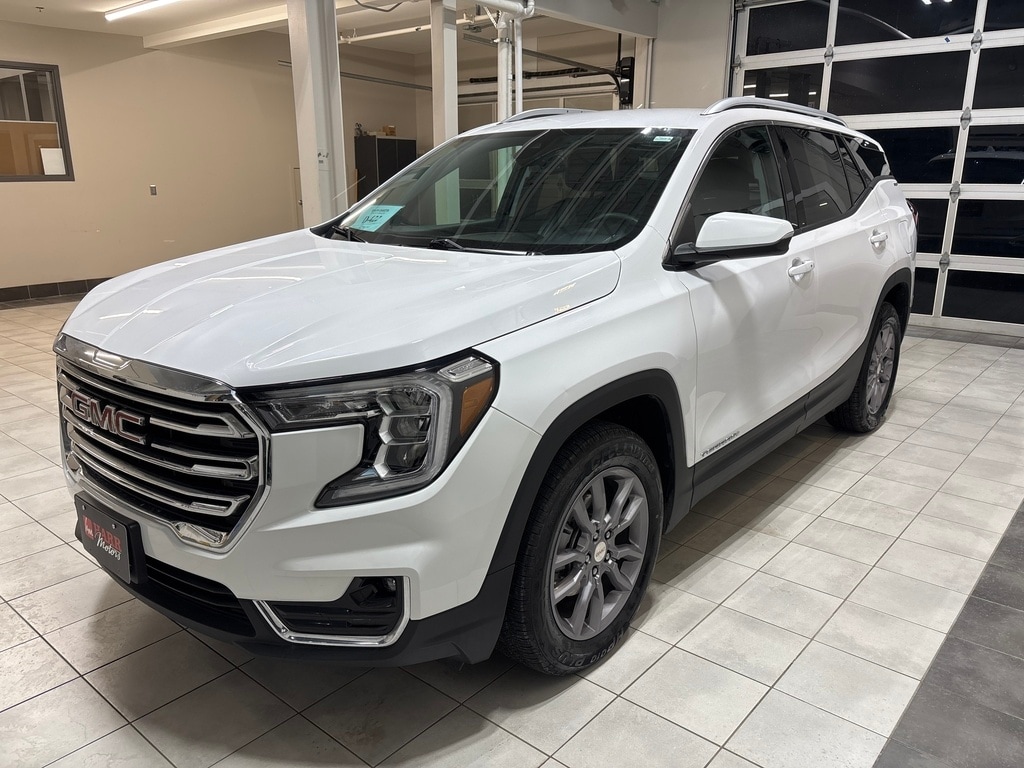 2024 GMC Terrain SLT's photo